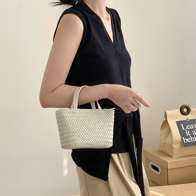 Hand-Woven Cowhide Tote Bag with Crossbody Strap in Five Colors detail image 4
