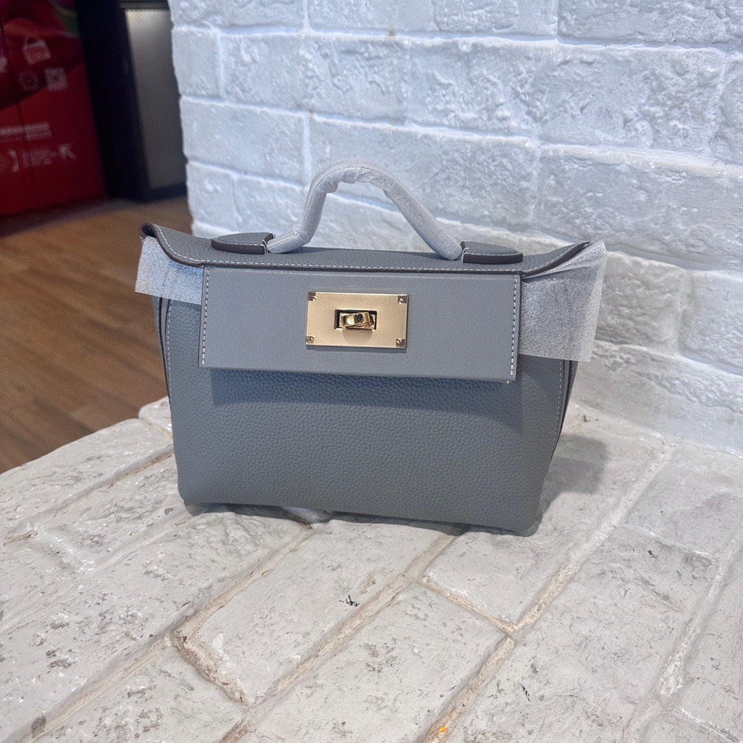 Mini 24/24 Bag in Top Grain Leather with Gold Hardware – Small and Large Sizes detail image 17
