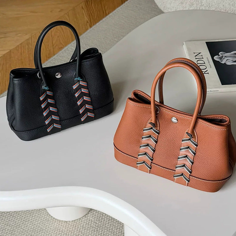 Neo Tote Handbag in Pebbled Grain Leather with Detachable Strap detail image 3