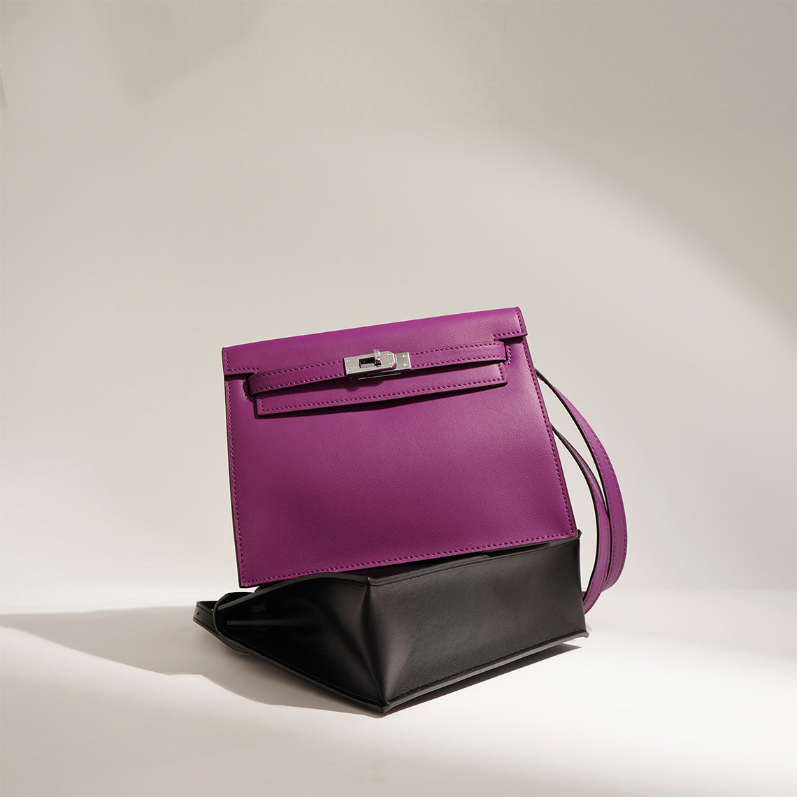 Danse Top Handle Bag in Top Grain Leather with Adjustable Strap detail image 10