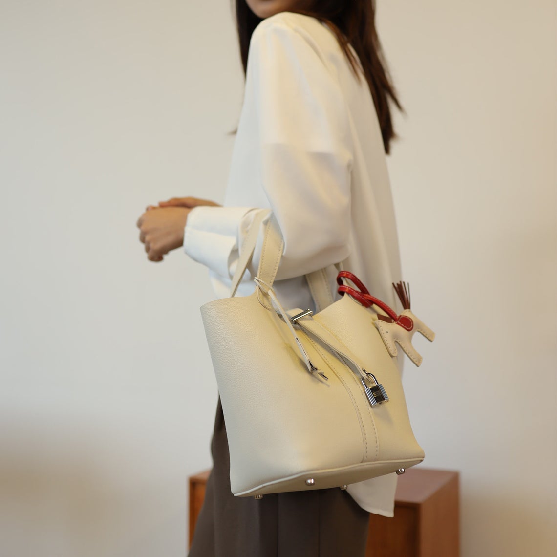 Hand-Sewn Bucket Bag Leather DIY Kit – Top Grain Leather, Lock Closure detail image 14