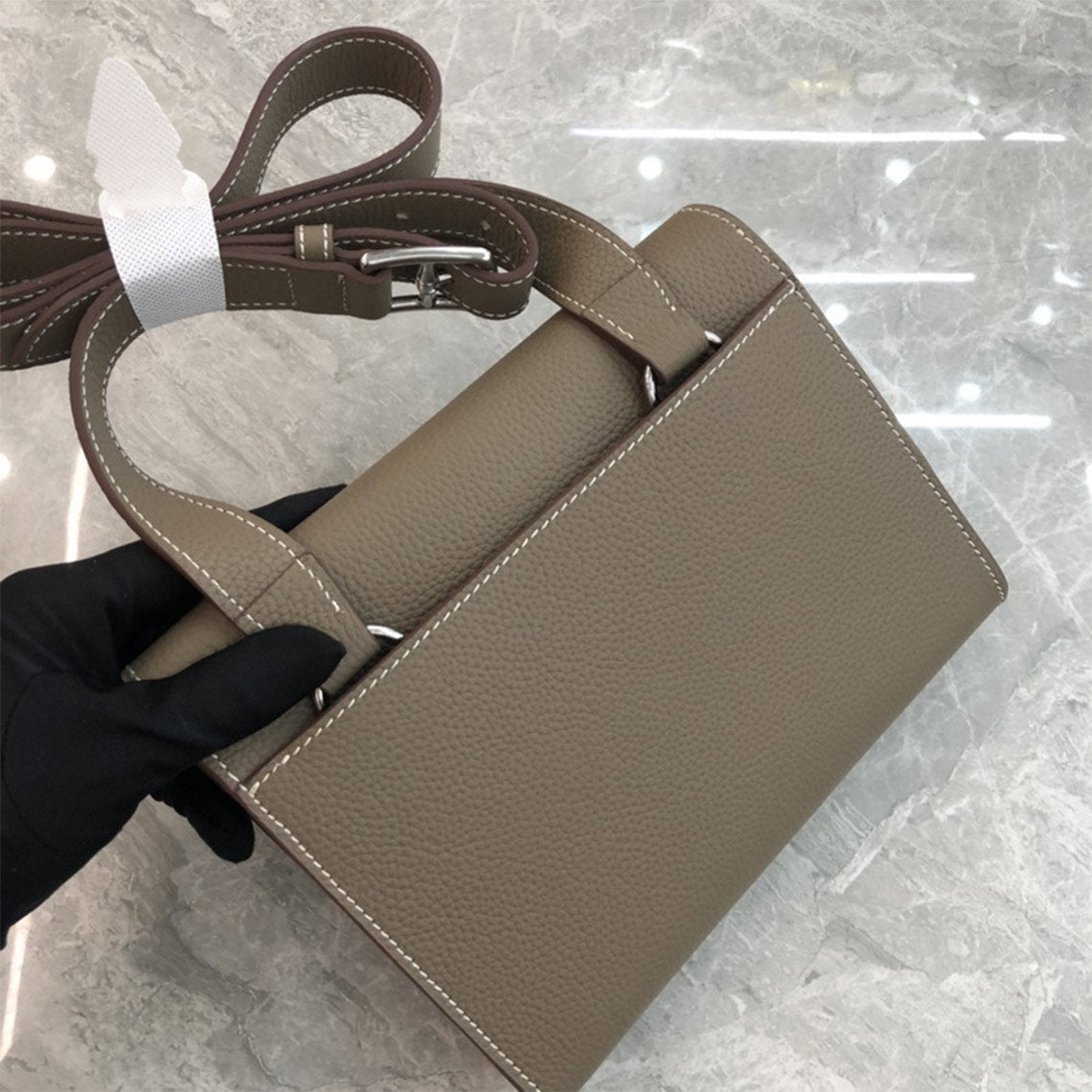 Top Grain Leather Mini Flap Bag – Compact Everyday Crossbody detail image 3