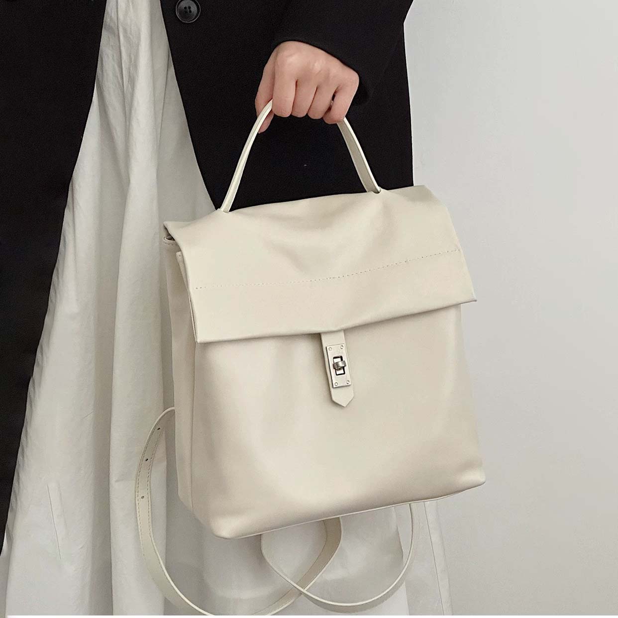 Vegetable-Tanned Cowhide Vintage Flap Backpack detail image 7