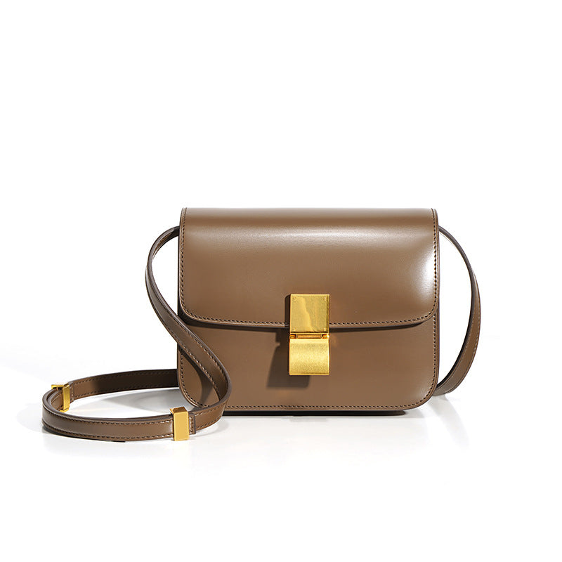 Classic Box Bag in Glossy Cowhide Leather – Small and Medium detail image 2