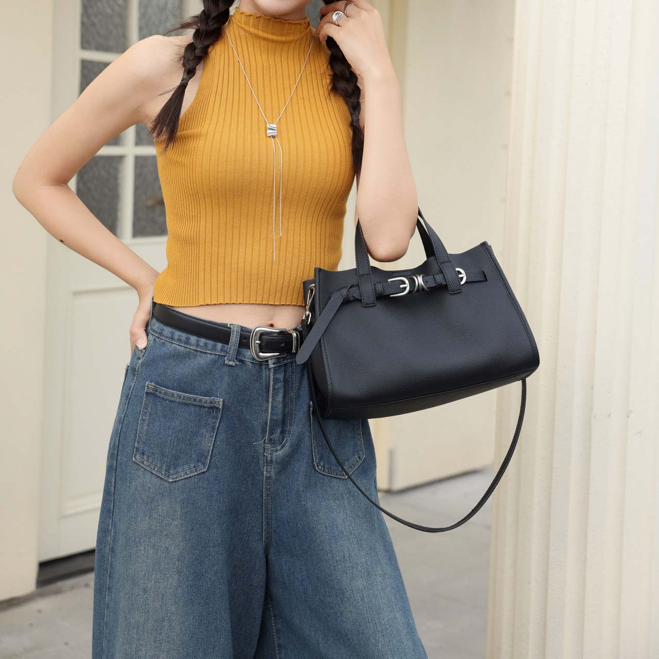 Pebbled Grain Leather Tote Bag with Crossbody Strap detail image 17