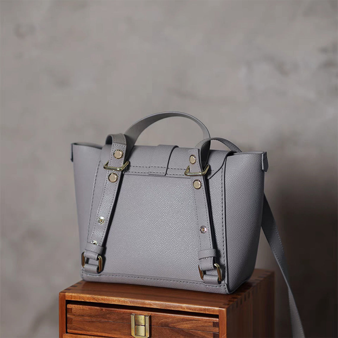 Handsewgift Leather Maestro Bag DIY Kit – Grey detail image 3
