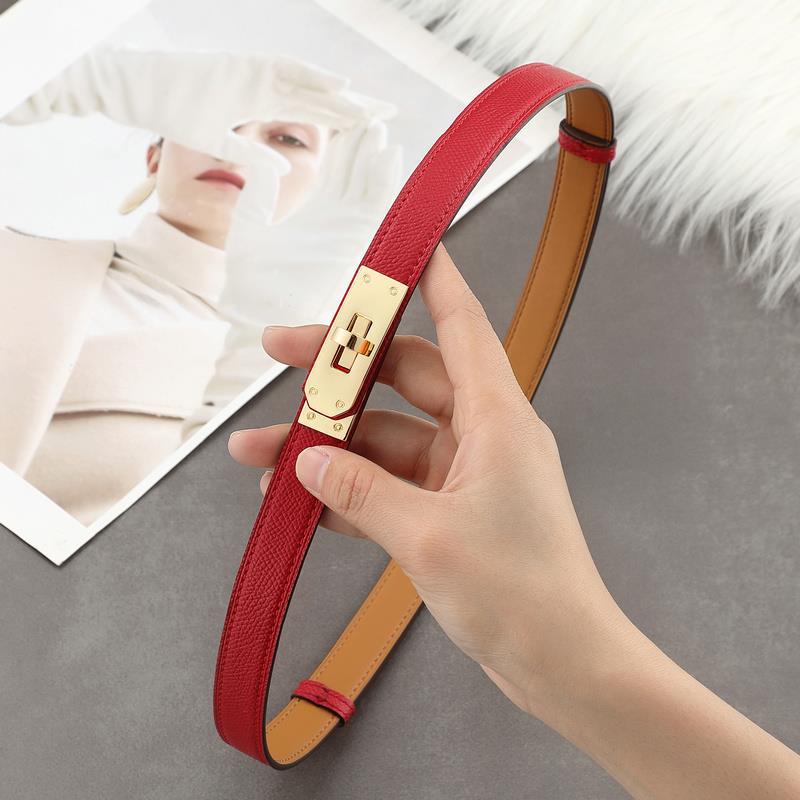 Top Handle Bag Belt in Fine Embossed Grain Leather with Golden Hardware detail image 10