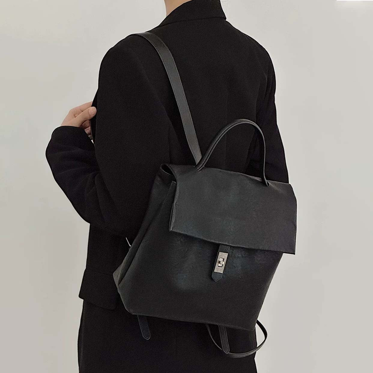 Vegetable-Tanned Cowhide Vintage Flap Backpack detail image 10