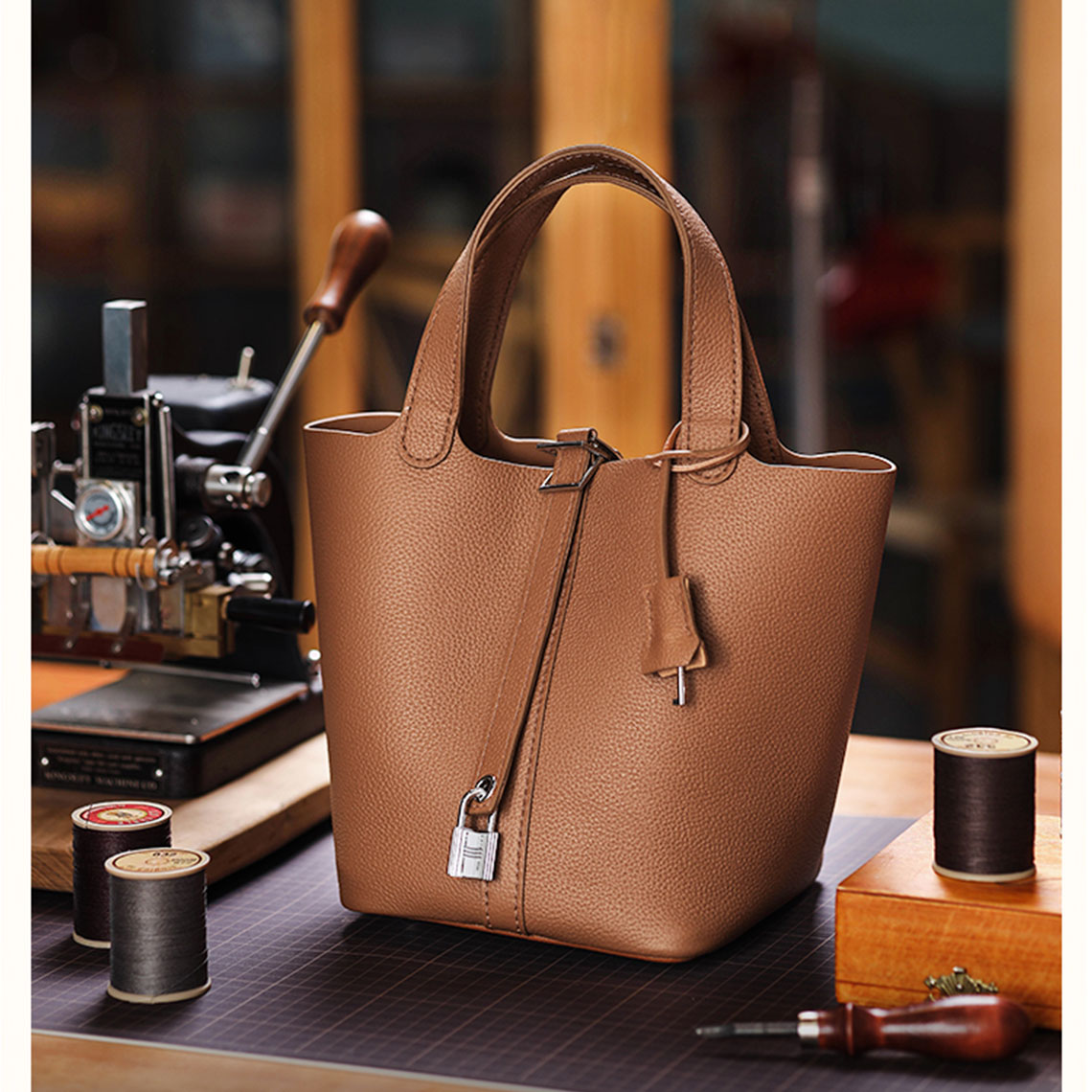 Hand-Sewn Bucket Bag Leather DIY Kit – Top Grain Leather, Lock Closure detail image 12