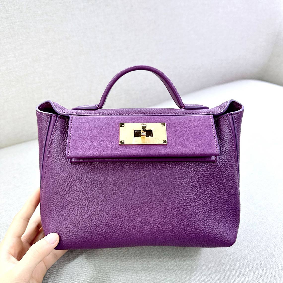 Mini 24/24 Bag in Top Grain Leather with Gold Hardware – Small and Large Sizes detail image 12