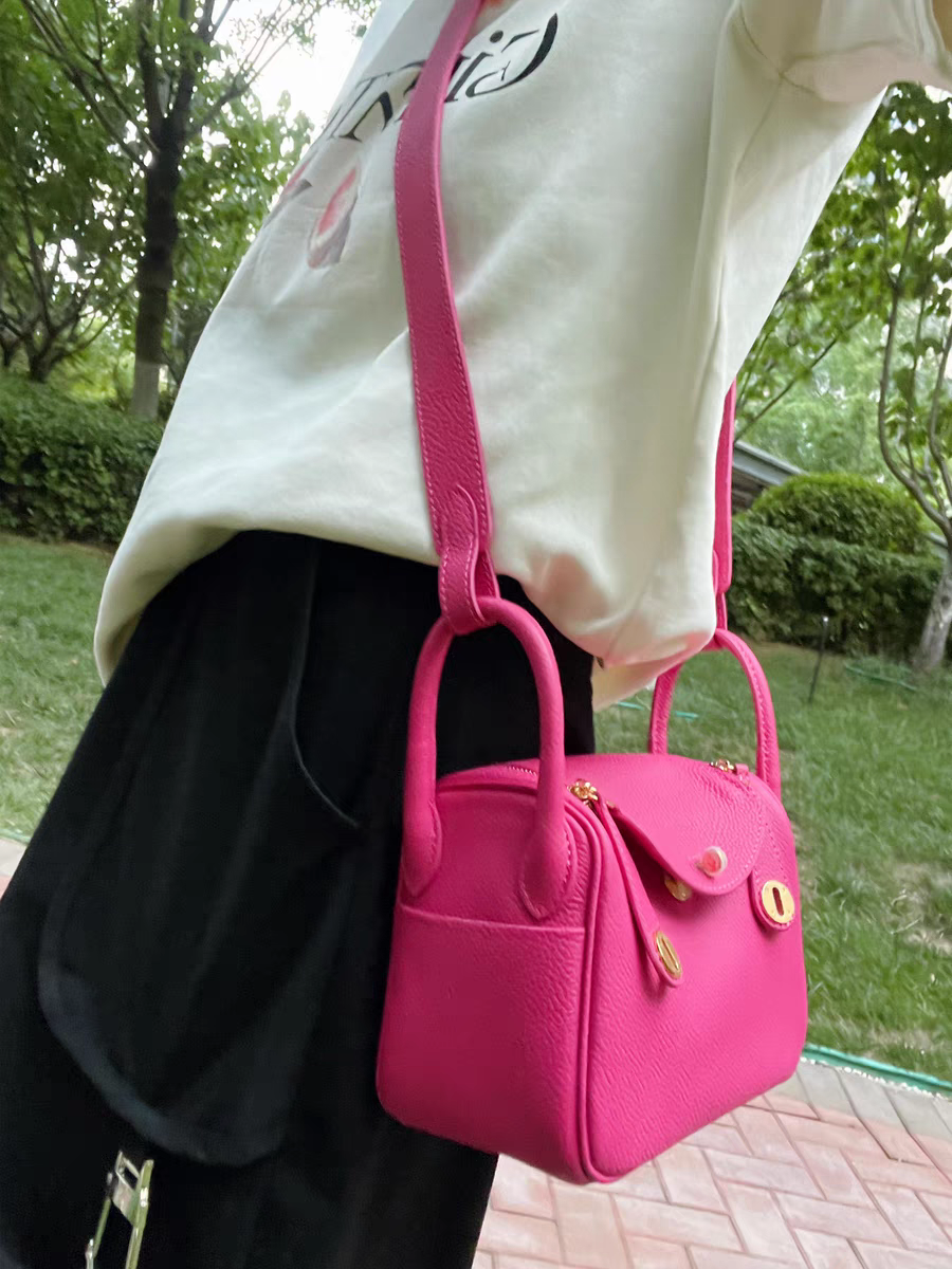 Pebbled Grain Leather Shoulder Bag for Women – Small and Medium Sizes detail image 3