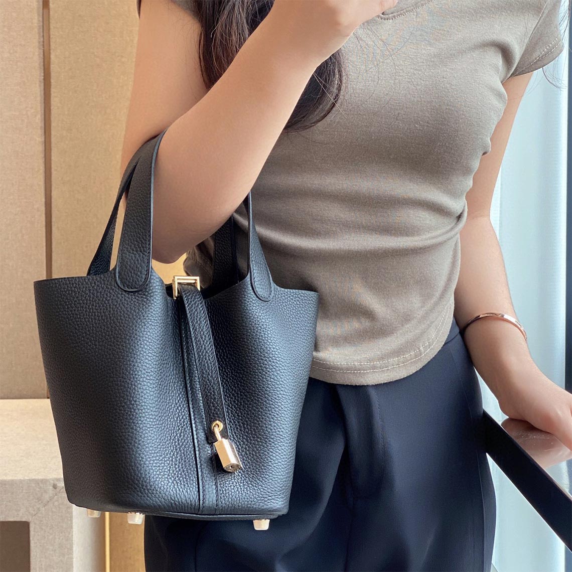 Top Grain Leather Bucket Bag with Lock Design - Small, Multiple Colors & Hardware Options detail image 3