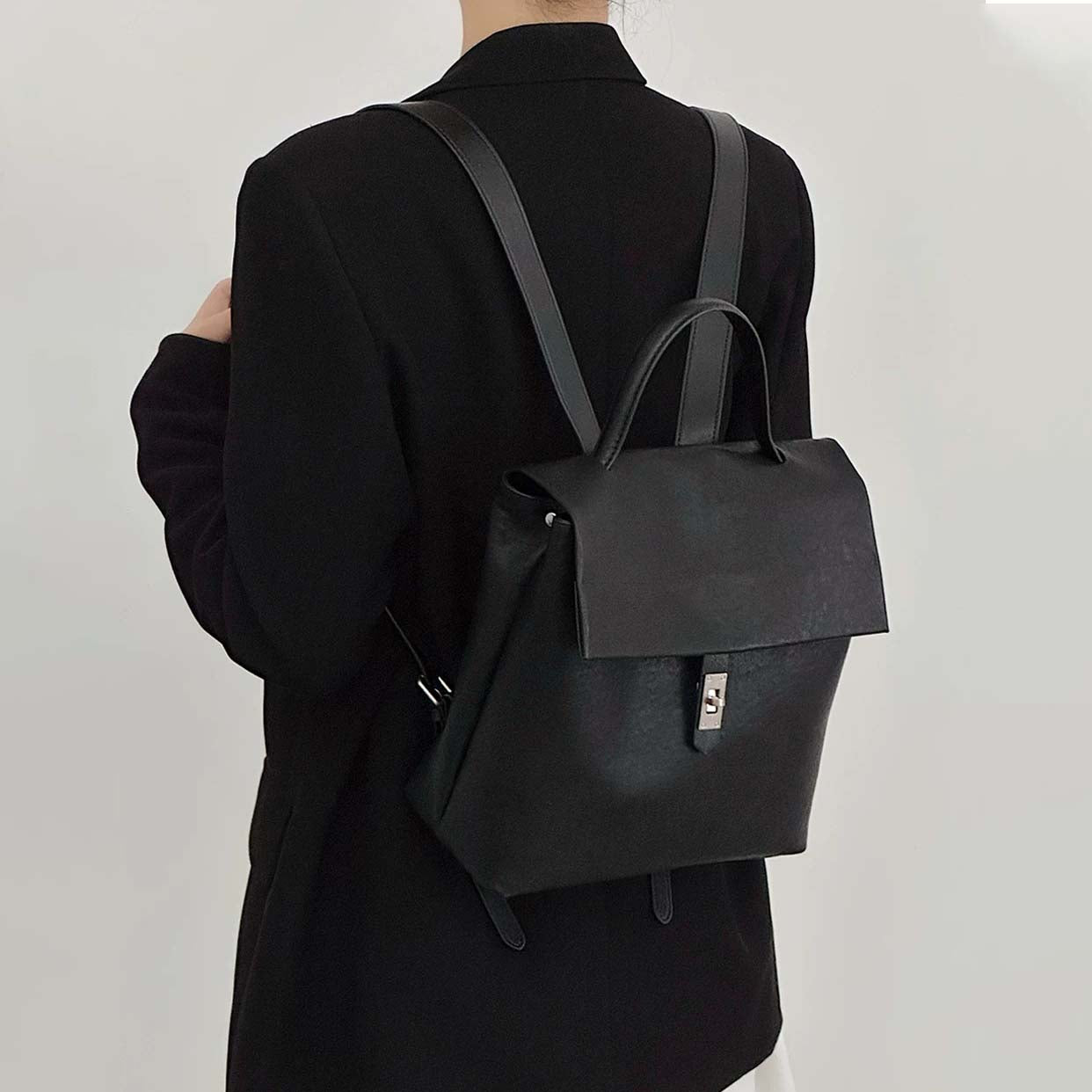 Vegetable-Tanned Cowhide Vintage Flap Backpack detail image 11