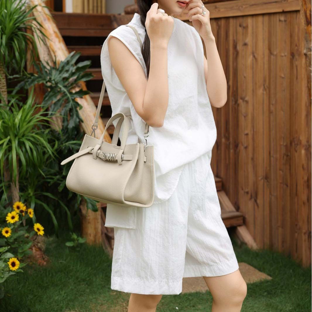 Pebbled Grain Leather Tote Bag with Crossbody Strap detail image 13
