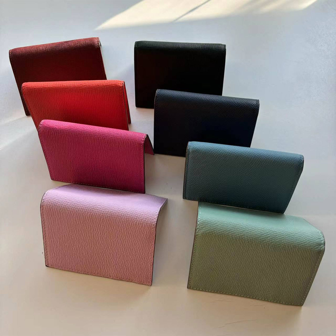 Compact Bifold Card Wallet in Top Grain Leather detail image 2
