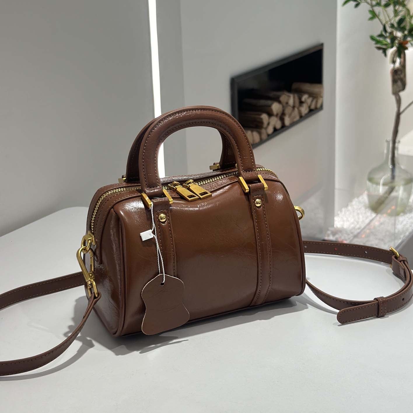 Retro Leather Boston Barrel Bag | Compact & Chic detail image 1