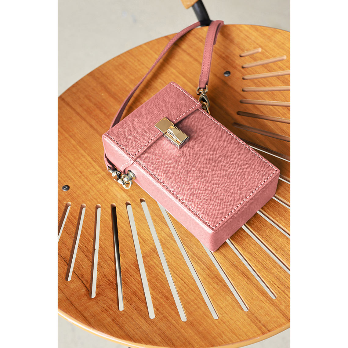 Genuine Leather Phone Bag DIY Sewing Kit – Hand-Stitched Craft Project detail image 10