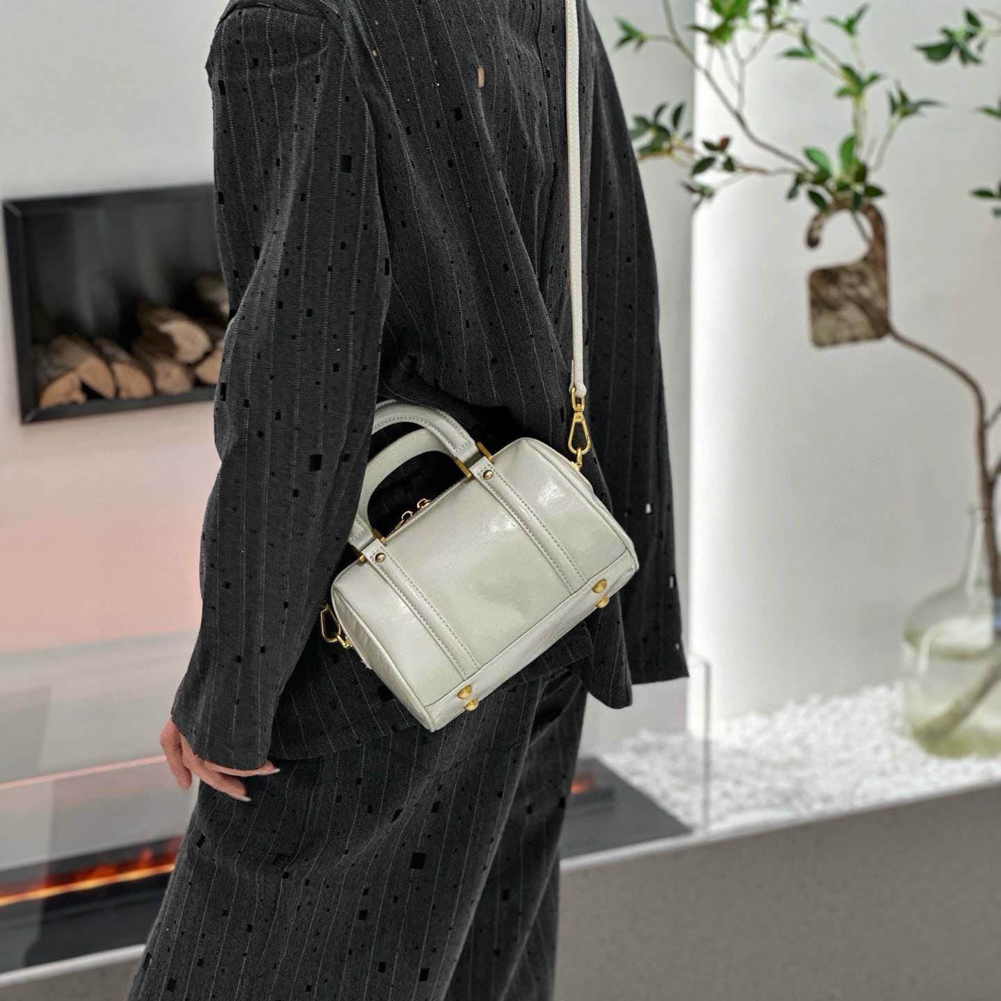 Retro Leather Boston Barrel Bag | Compact & Chic detail image 5