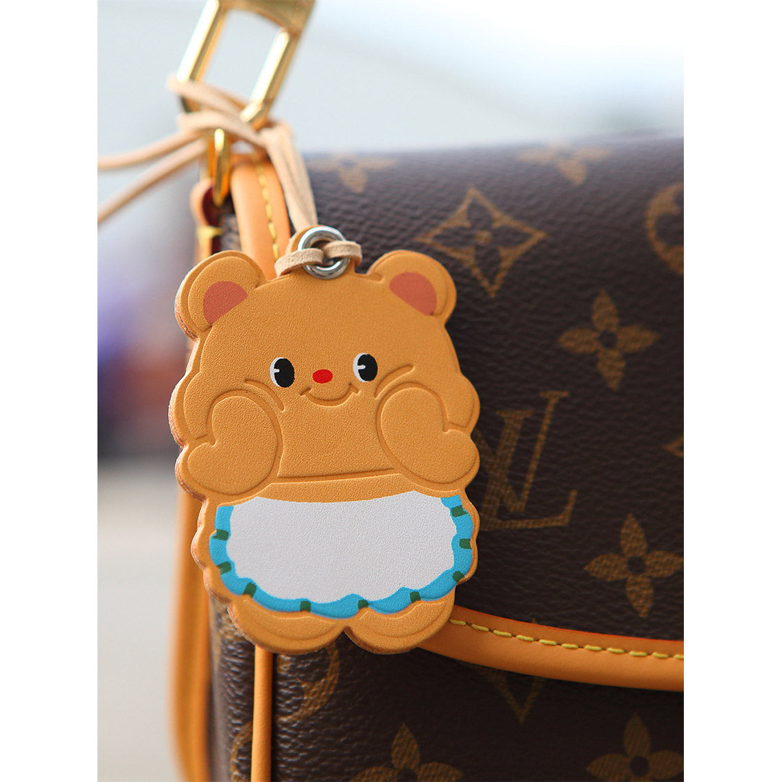 Vegetable Tanned Leather Cute Bear Charm Keychain detail image 2