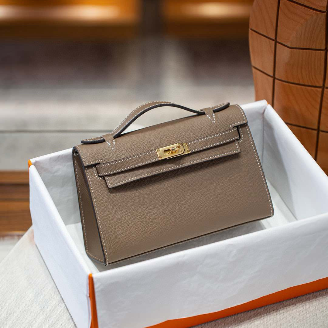 Small Leather Top Handle Bag with Adjustable Strap for Women detail image 17
