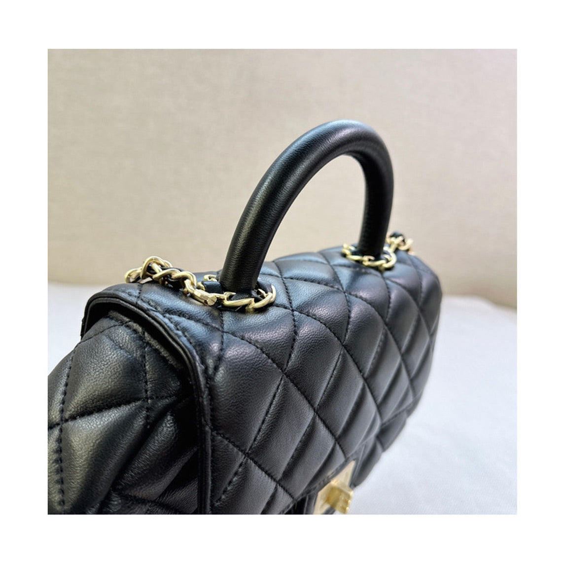 Quilted Sheep Leather Flap Handbag with Gold-Tone Chain Strap detail image 7