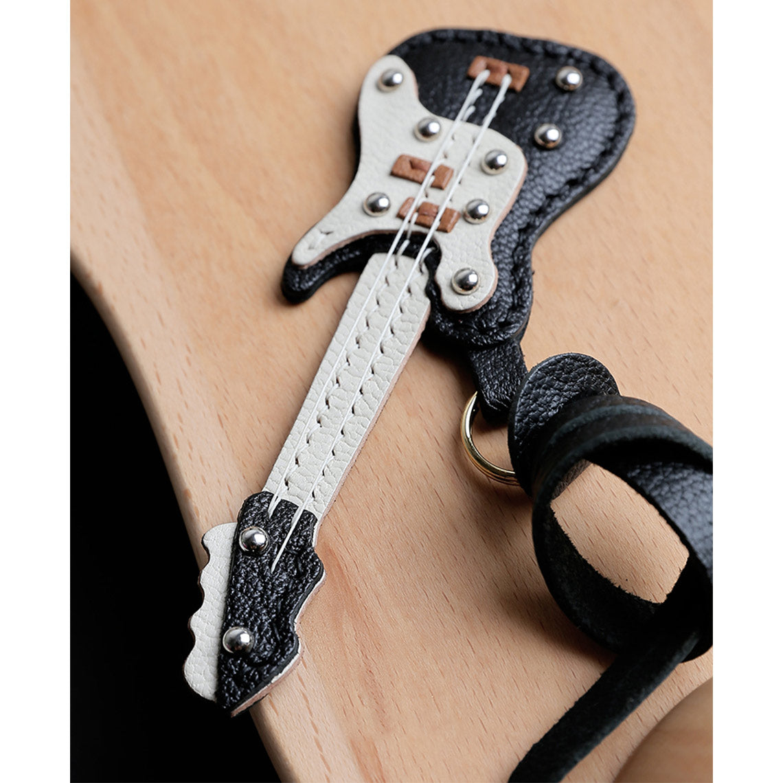 HandsewGift Guitar Design Leather DIY Keychain Kit detail image 3
