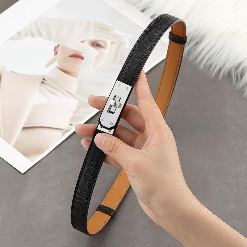 Top Handle Bag Belt in Fine Embossed Grain Leather with Golden Hardware detail image 9
