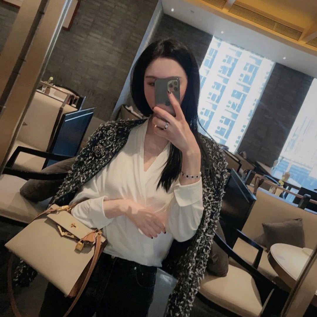 Bi-Color Cowhide Top Handle Bag with Gold-Tone Lock – Coffee / Mlik Tea, 22cm & 25cm detail image 2
