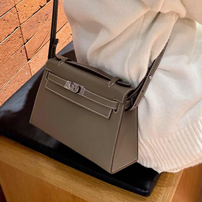 Smooth Calfskin Pochette Handbag with Detachable Shoulder Strap detail image 3