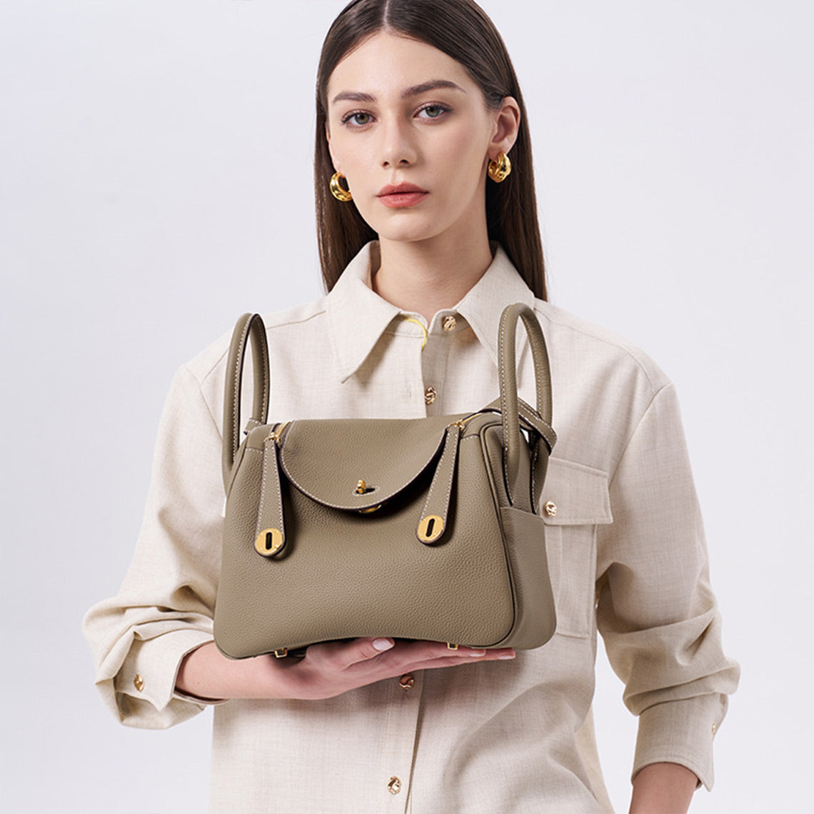 Pebbled Grain Leather Shoulder Bag with Gold Hardware – Small and Medium Sizes detail image 3