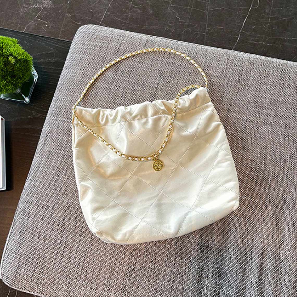 Top Grain Leather Slouchy Chain Bag – Black, White, Pink detail image 9