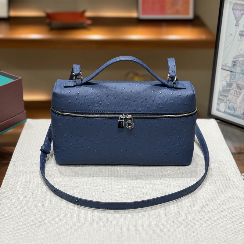 Extra Pocket Pouch in Top Grain Leather with Embossed Texture - Two Sizes detail image 3