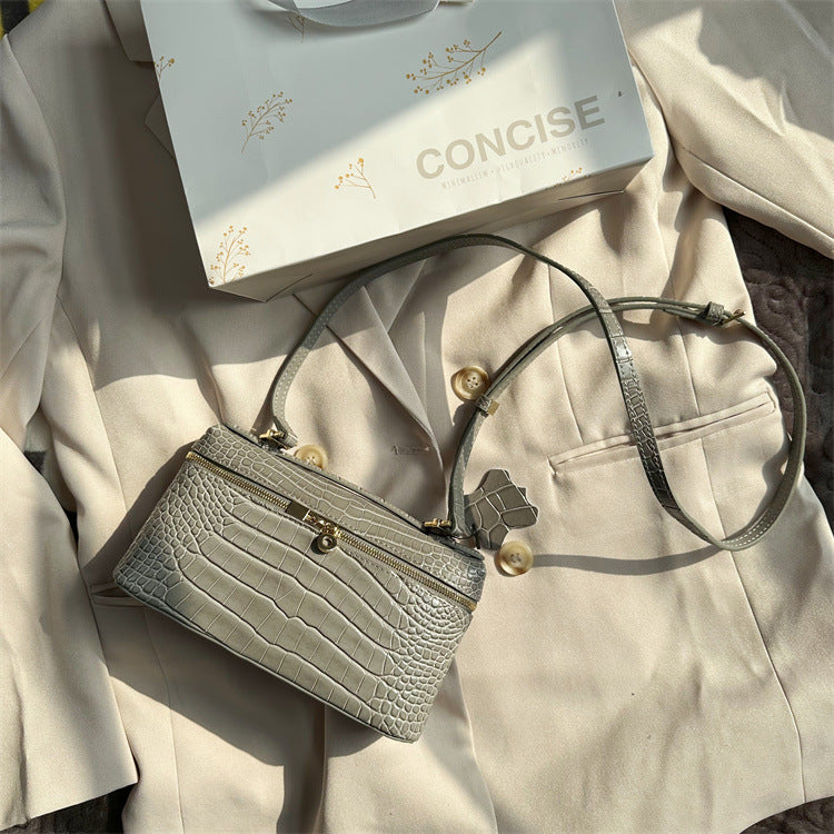 Crocodile Embossed Leather Extra Pocket Pouch LP19 detail image 1