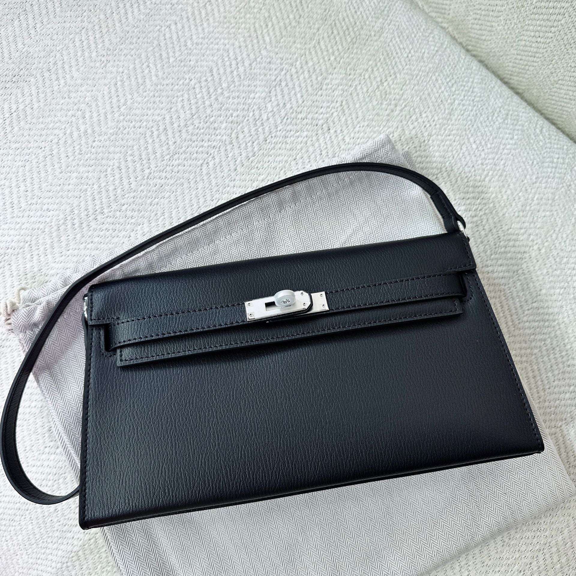 Elan Top Handle Hobo Bag with Detachable Shoulder Strap detail image 8