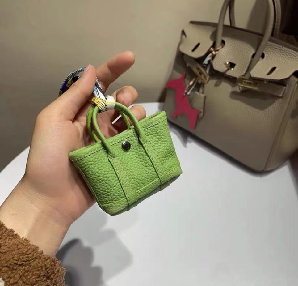 Mini Tote Bag Charm and AirPods Pro Holder in Top Grain Leather detail image 8