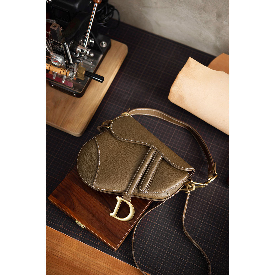 Hand Sewn Leather Crossbody Saddle Bag DIY Kit - Tan, Grey, Black detail image 10