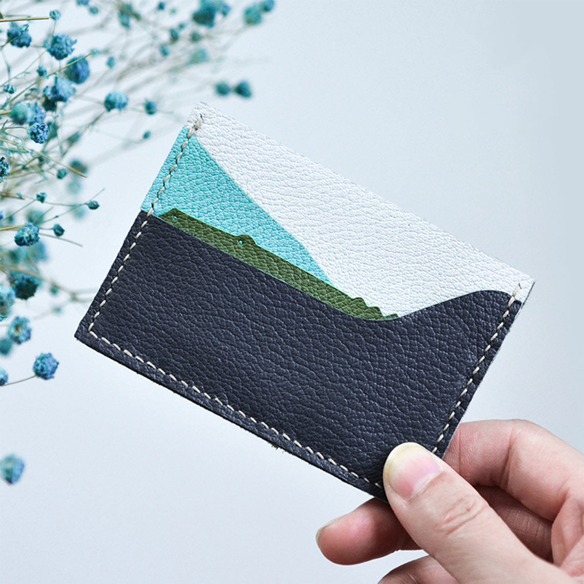 Alligator Card Holder DIY Leathercraft Kit with Pre-Punched Panels detail image 5