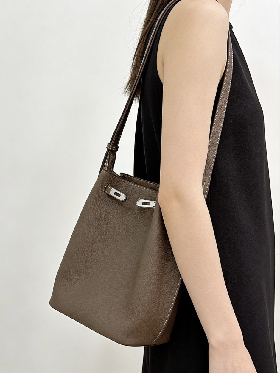 Bucket Bag in Top Grain Leather with Adjustable Strap detail image 3