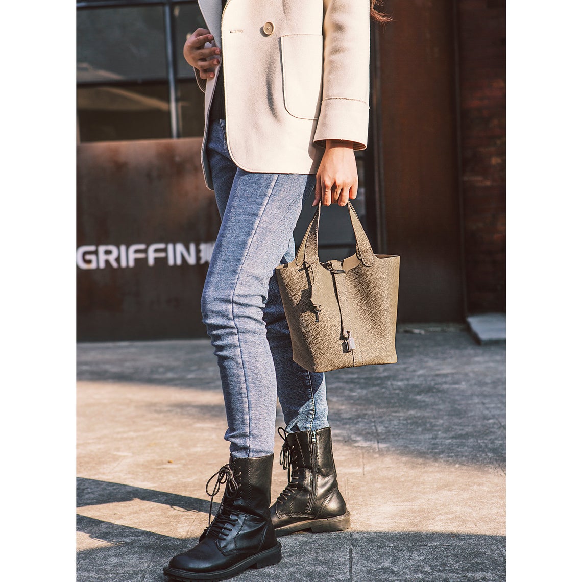 Hand-Sewn Bucket Bag Leather DIY Kit – Top Grain Leather, Lock Closure detail image 11