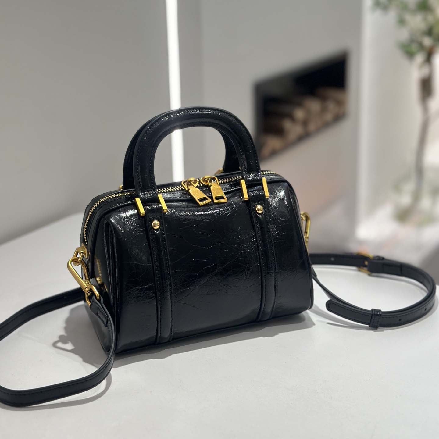 Retro Leather Boston Barrel Bag | Compact & Chic detail image 7