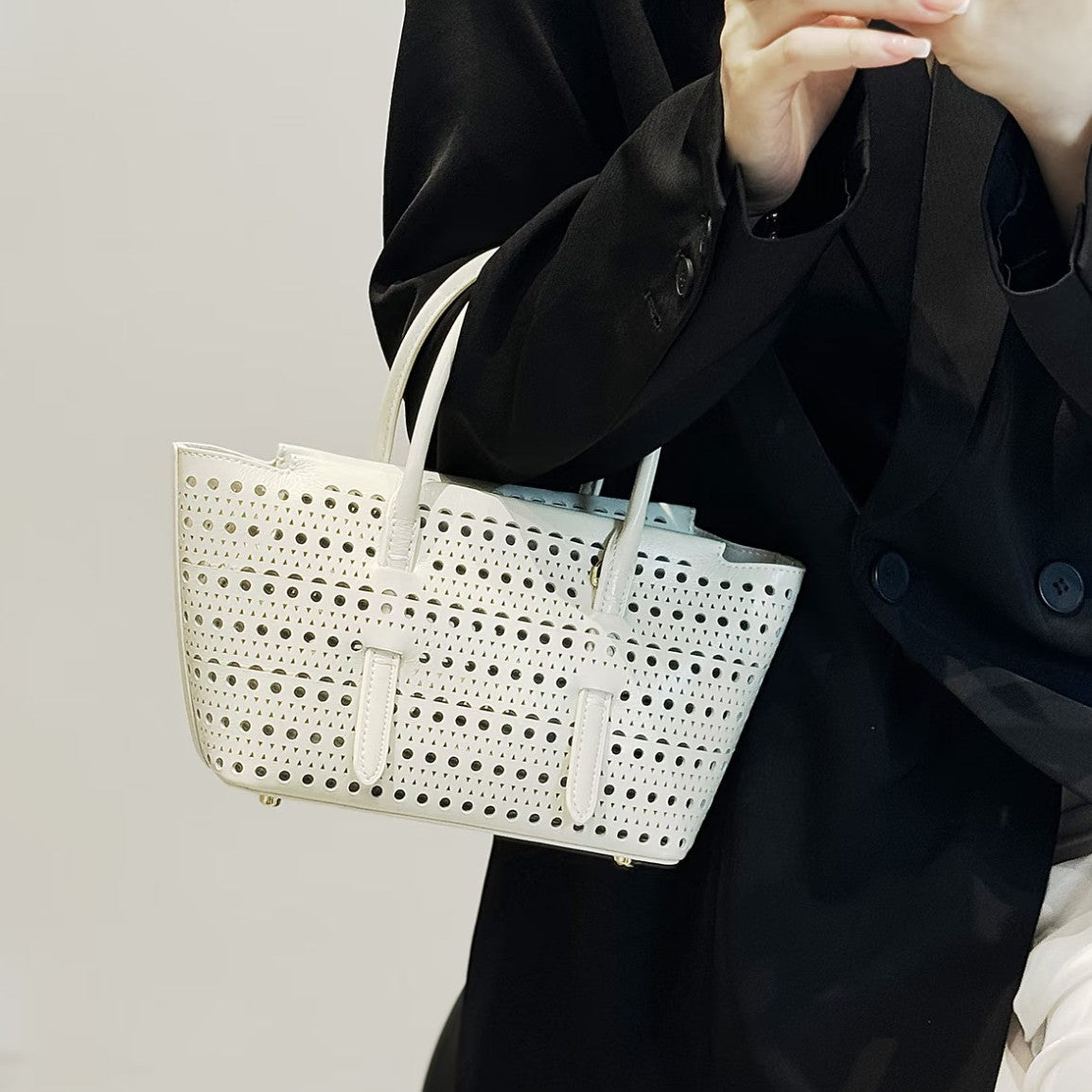 Mina 20 Small Cowhide Leather Handbag with Detachable Strap detail image 1