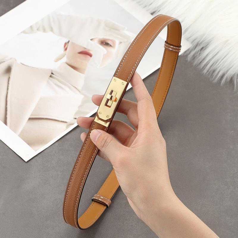 Top Handle Bag Belt in Fine Embossed Grain Leather with Golden Hardware detail image 12